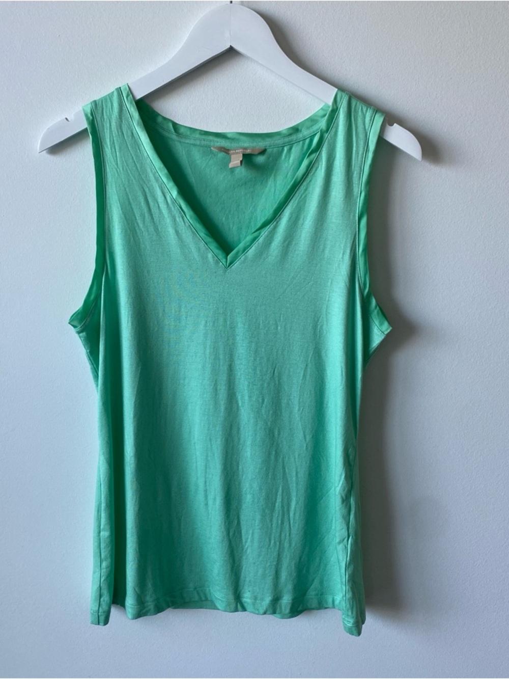 Banana Republic Mint Green V-Neck Sleeveless Tank